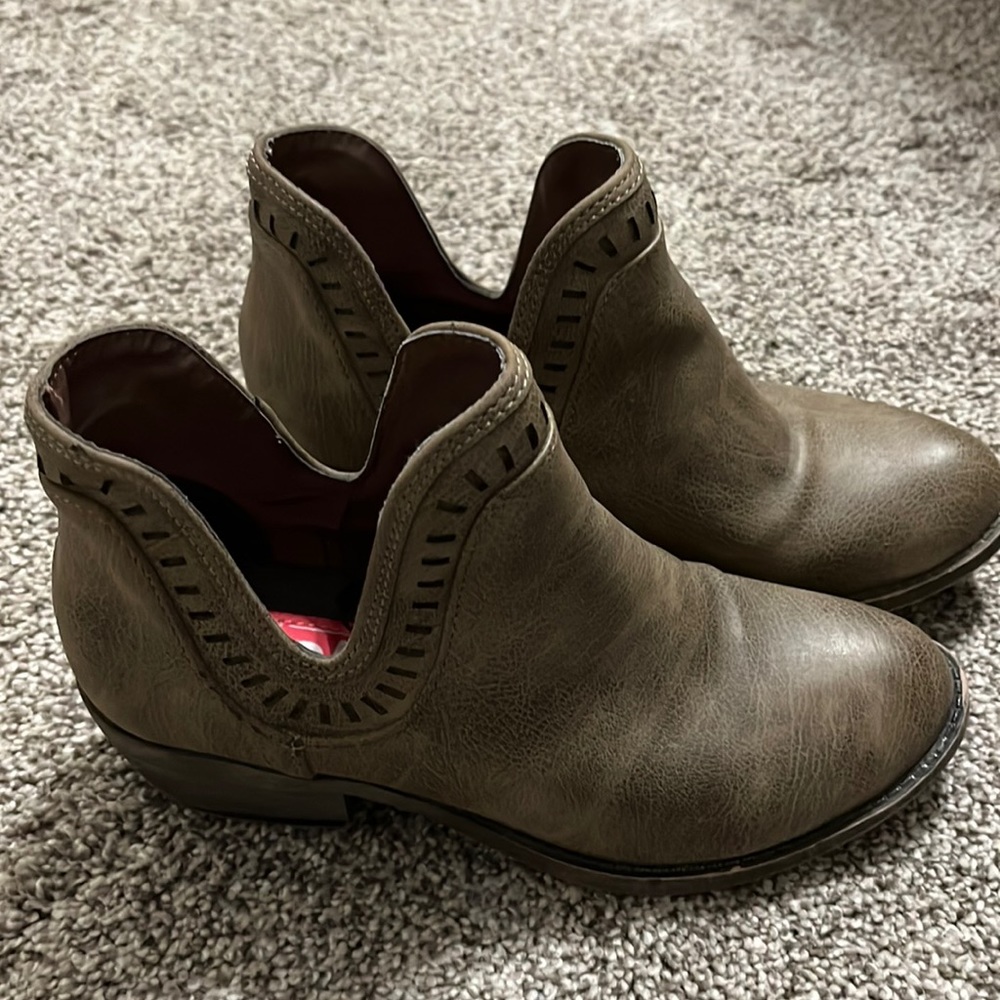 Brown/taupe booties